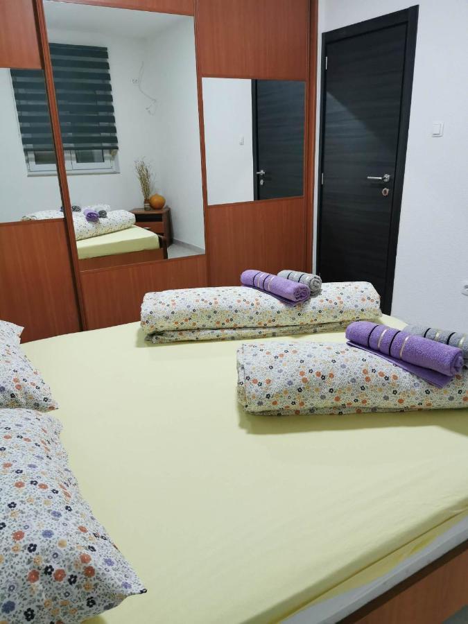 Guesthouse Nadia Senj  Bagian luar foto