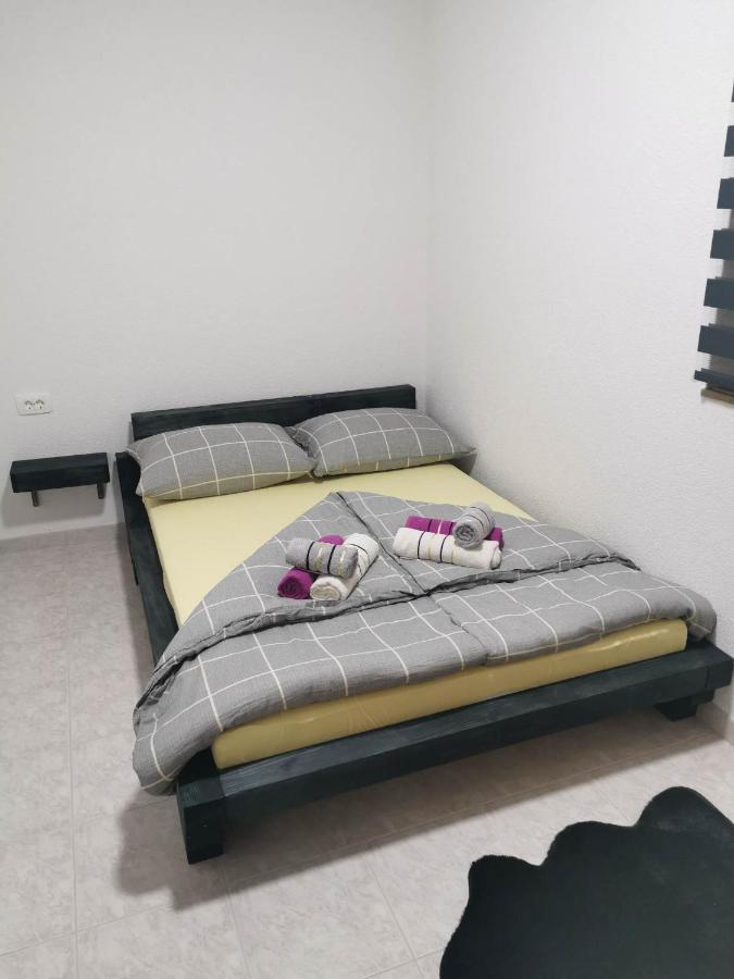 Guesthouse Nadia Senj  Bagian luar foto