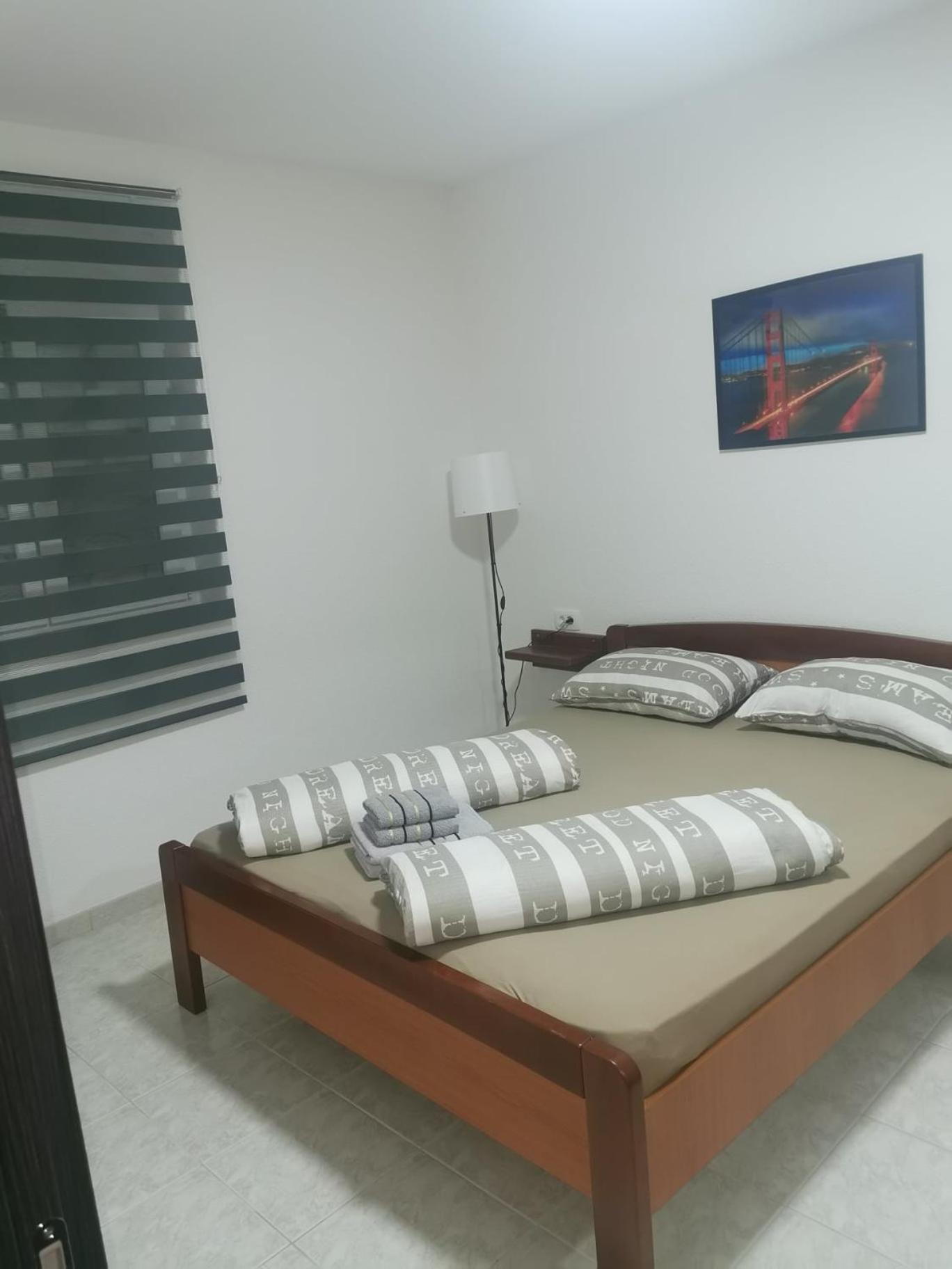 Guesthouse Nadia Senj  Bagian luar foto