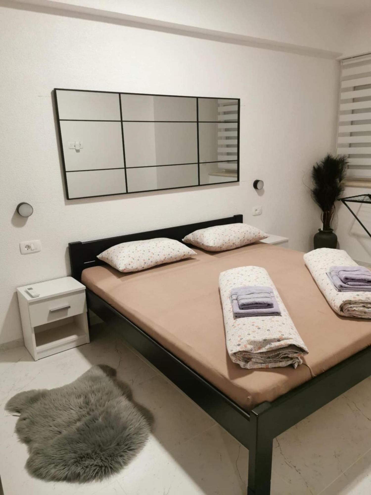 Guesthouse Nadia Senj  Bagian luar foto